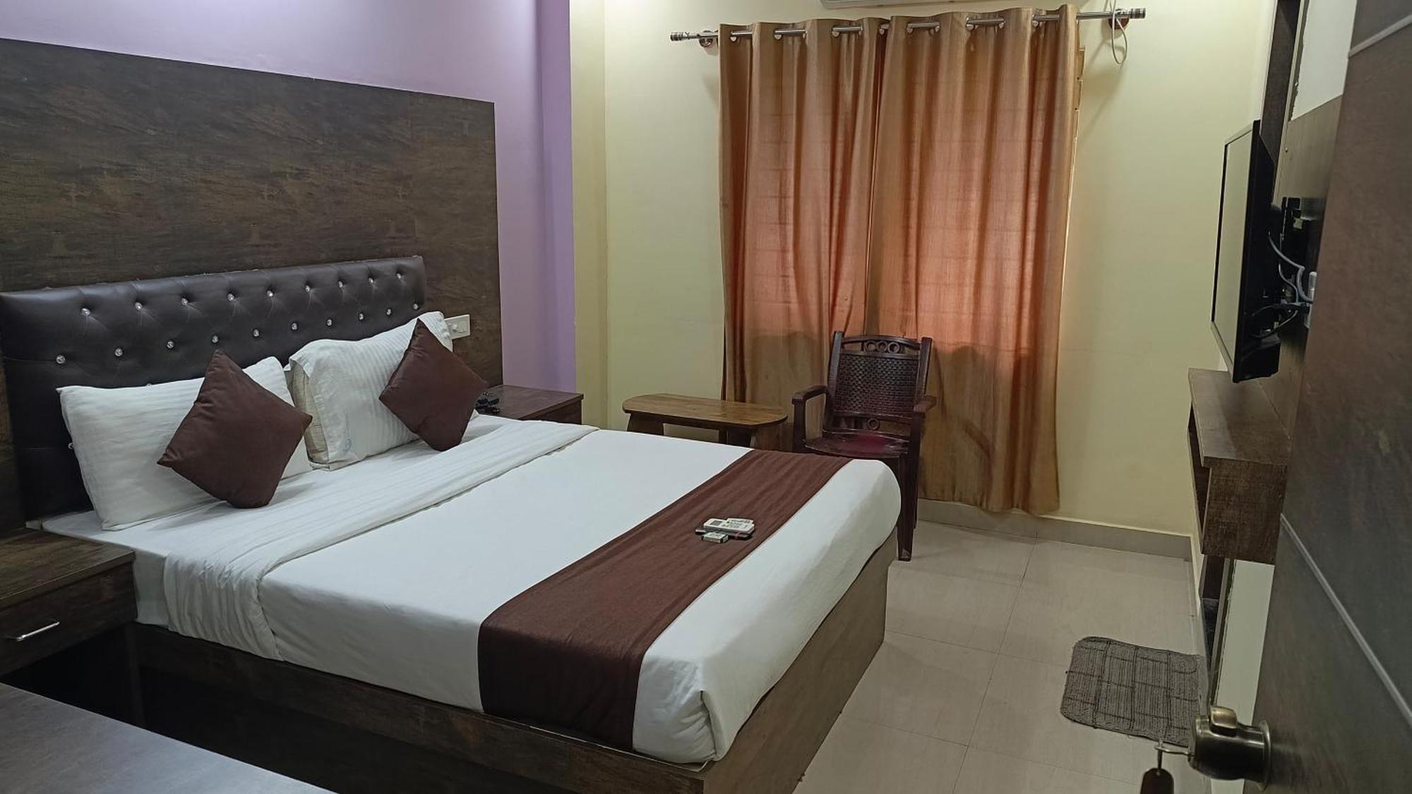 Pph Royal Gs Comforts Opp Mall Of Asia Bangalore Exterior foto