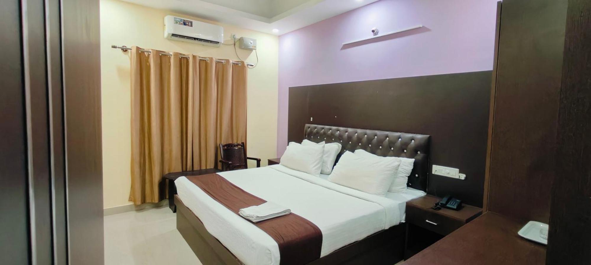 Pph Royal Gs Comforts Opp Mall Of Asia Bangalore Exterior foto